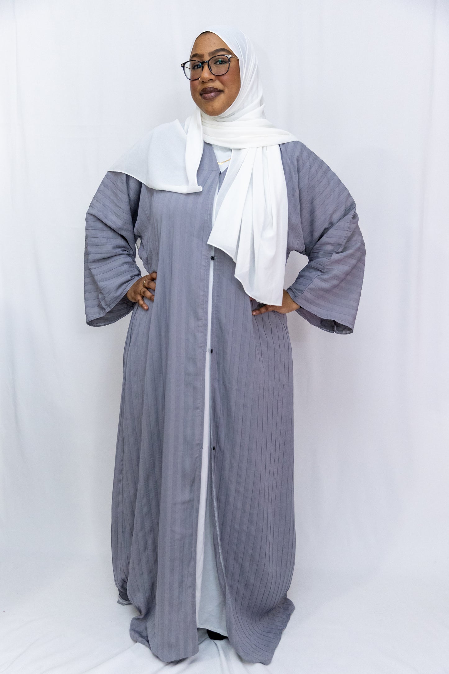 Clasp striped abaya - grey