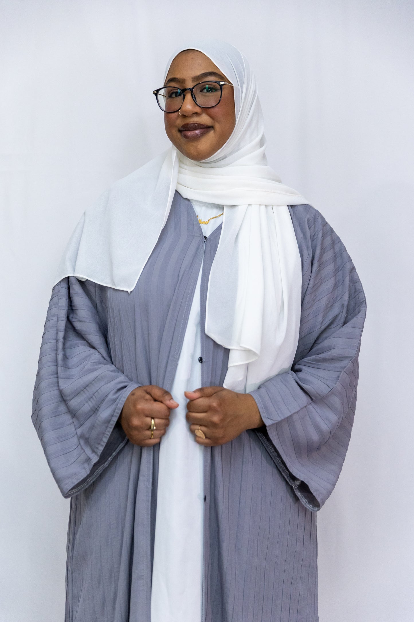 Clasp striped abaya - grey